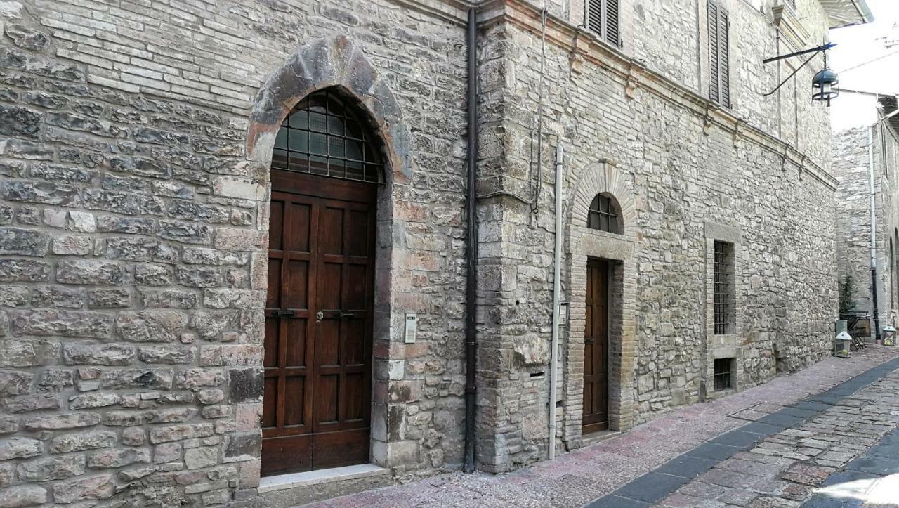 Palazzo Calocci Appartamenti In Assisi Eksteriør bilde