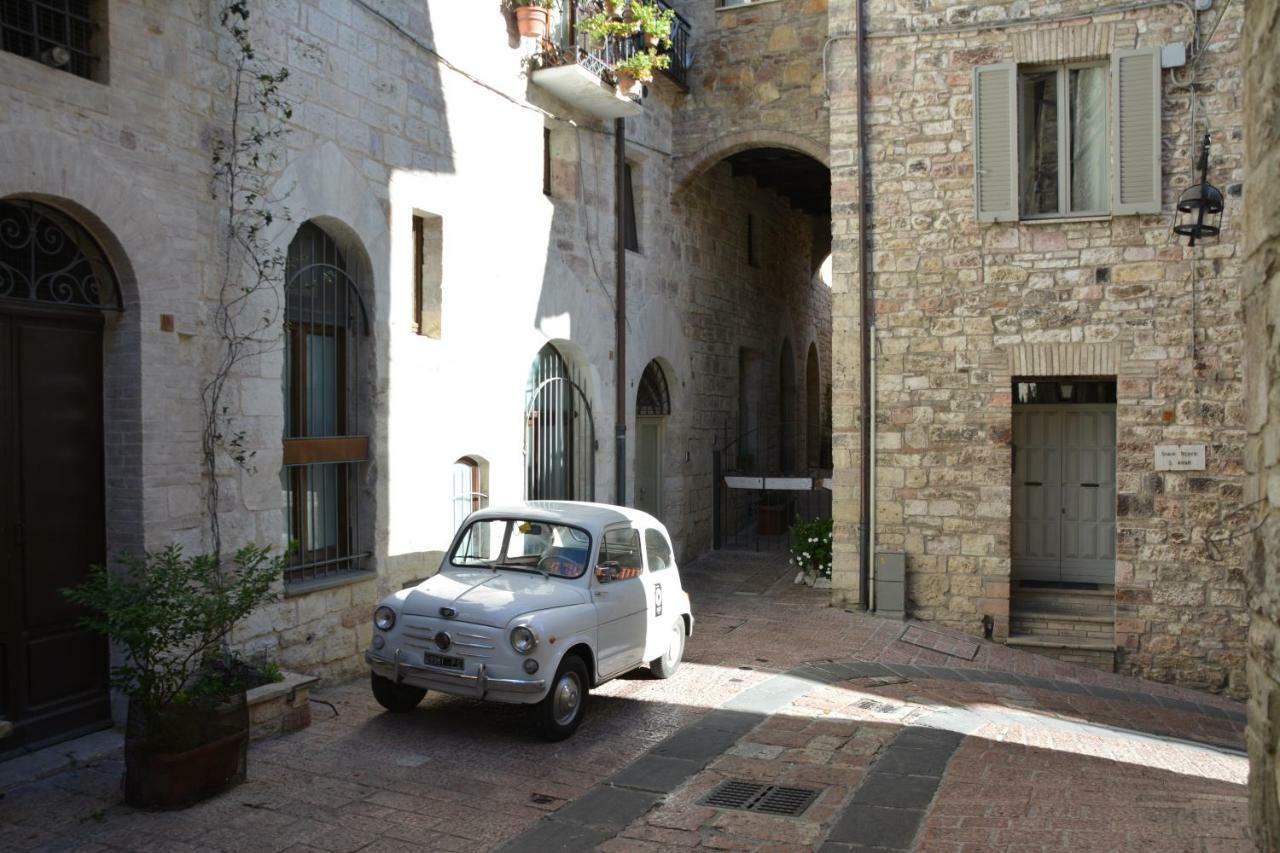 Palazzo Calocci Appartamenti In Assisi Eksteriør bilde