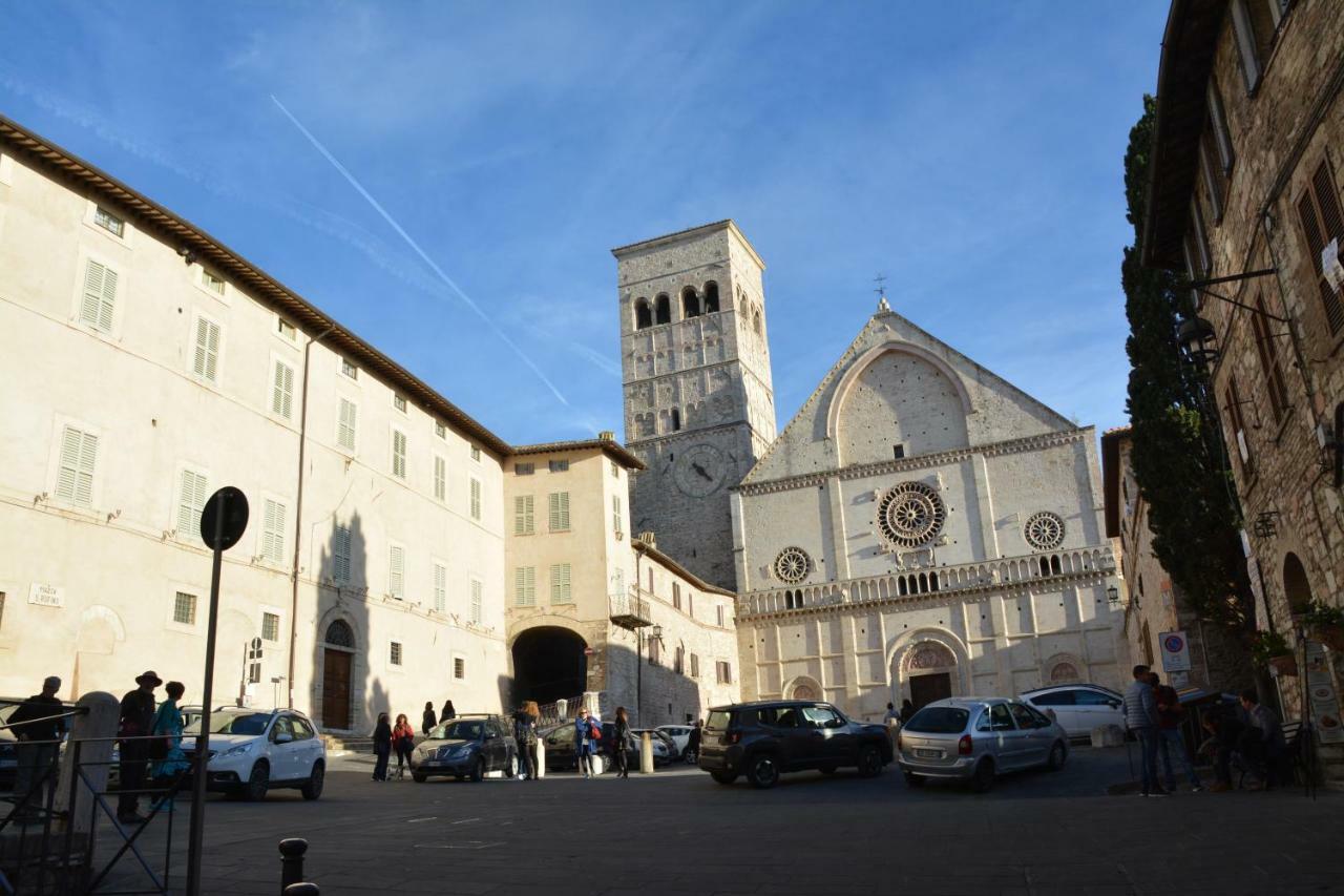 Palazzo Calocci Appartamenti In Assisi Eksteriør bilde