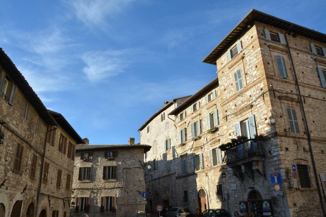 Palazzo Calocci Appartamenti In Assisi Eksteriør bilde