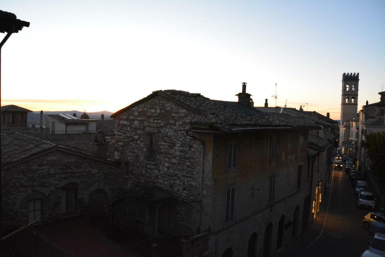 Palazzo Calocci Appartamenti In Assisi Eksteriør bilde